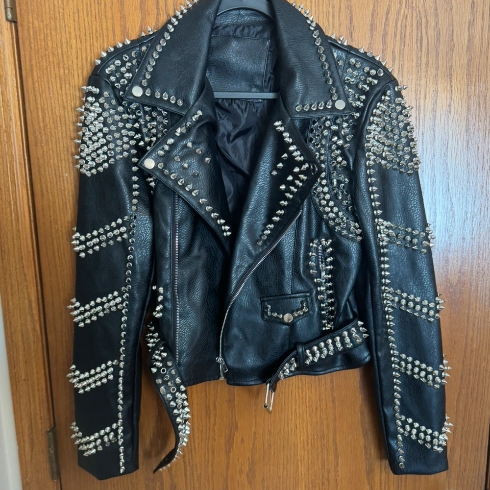 VALIANT- Paris. BLACK STUDDED LEATHER JACKET/BOMBER- size small!